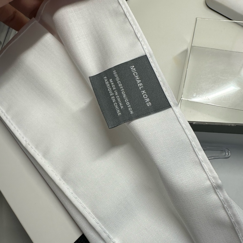 Michael Kors bow tie - Picture 4 of 5